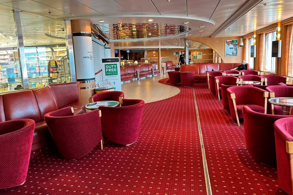 J9-ferry-irlande-salon